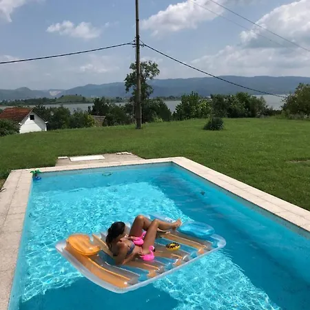 Vilă Pool View